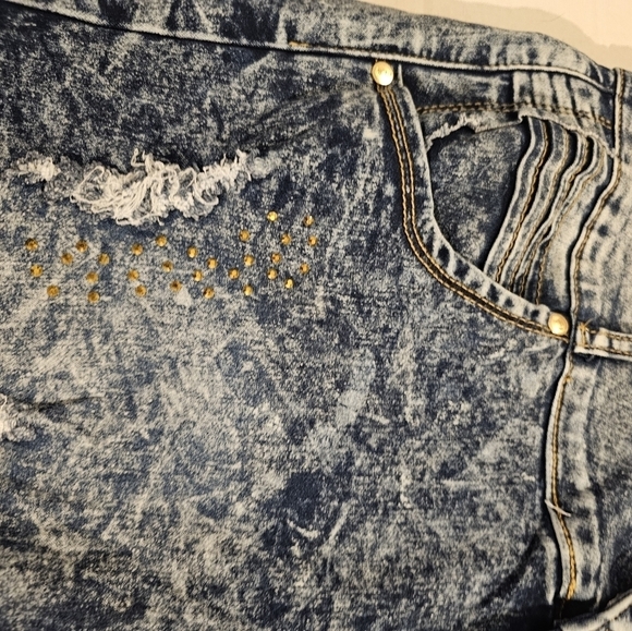 NWT Benava Butt Lifting Jean Shorts Acid Wash Stretchy Size 20 - Picture 5 of 16